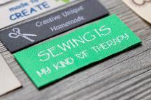 Green Cottonera Nova fabric label with 'SEWING IS MY KIND OF THERAPY' text - Item no. 3002