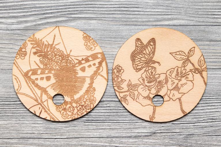 2 glass covers made of beech wood (Butterflies) - Item number 8205