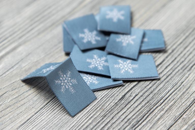 10 \"snowflake\" woven labels (Item number 8706)