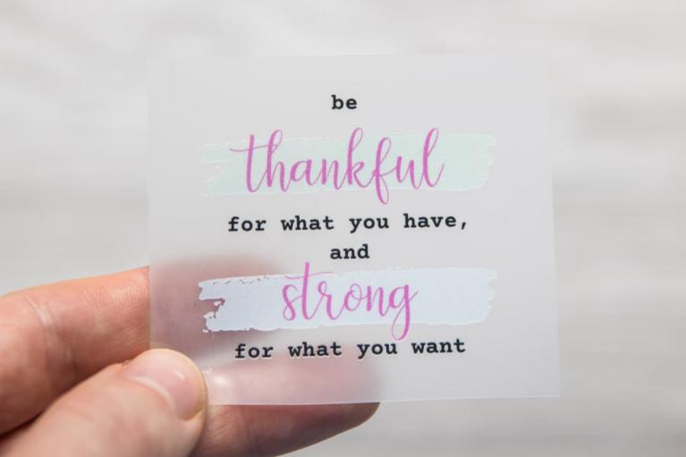 Designer iron-on \"be thankful...\" by Unikati – Bag Design (Item no. 9401)