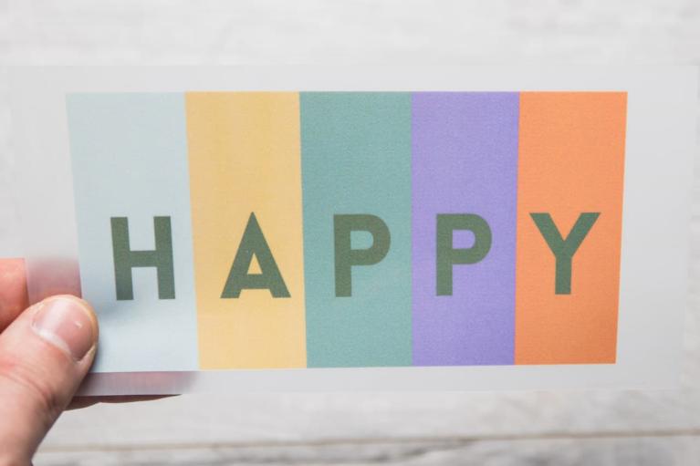 Designer iron-on \"HAPPY\" by Unikati – Bag Design (Item no. 9406)