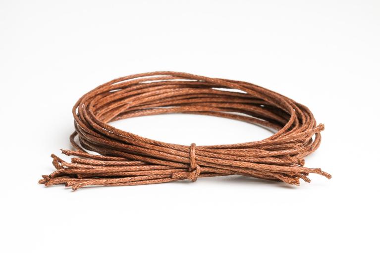 Cords in brown, waxed, Ø 1mm, length 25cm (Item number 881)