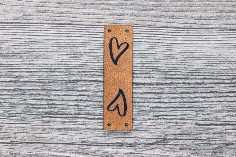 10 \"Heart\" artificial leather labels (Item number 8101)